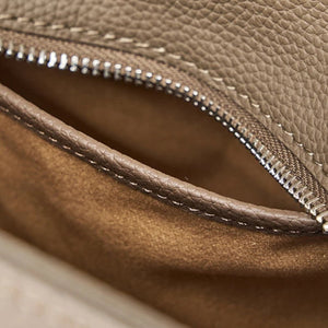 Bolsa-de-Ombro-Marais-Warm-Taupe-09