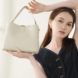 Bolsa-de-Ombro-Marbella-modelo