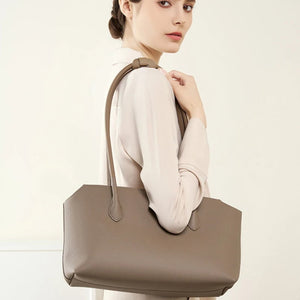 Bolsa-de-Ombro-Marais-modelo-warm-taupe
